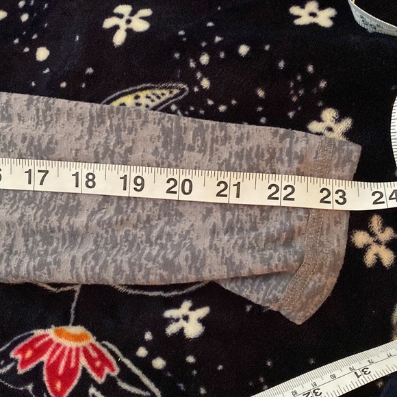 🥭 (4 for $15) Grey MUDD Top - Picture 5 of 6
